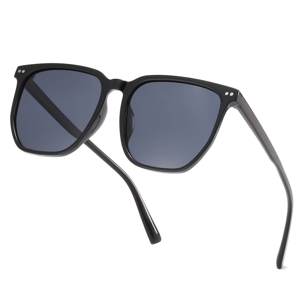 Damen modische Sonnenbrille im klaren Design Karnz
