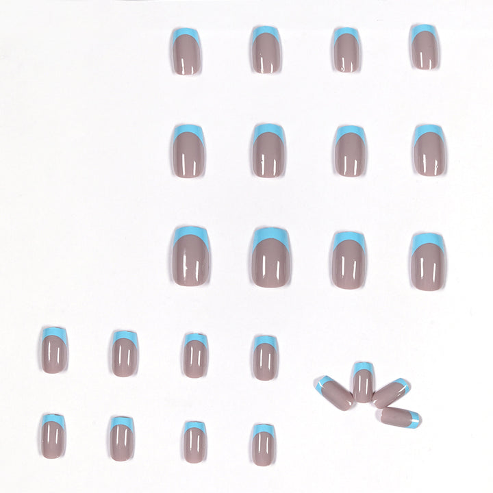 Künstliche Nägel mit kreativem French-Tip Design Karnz
