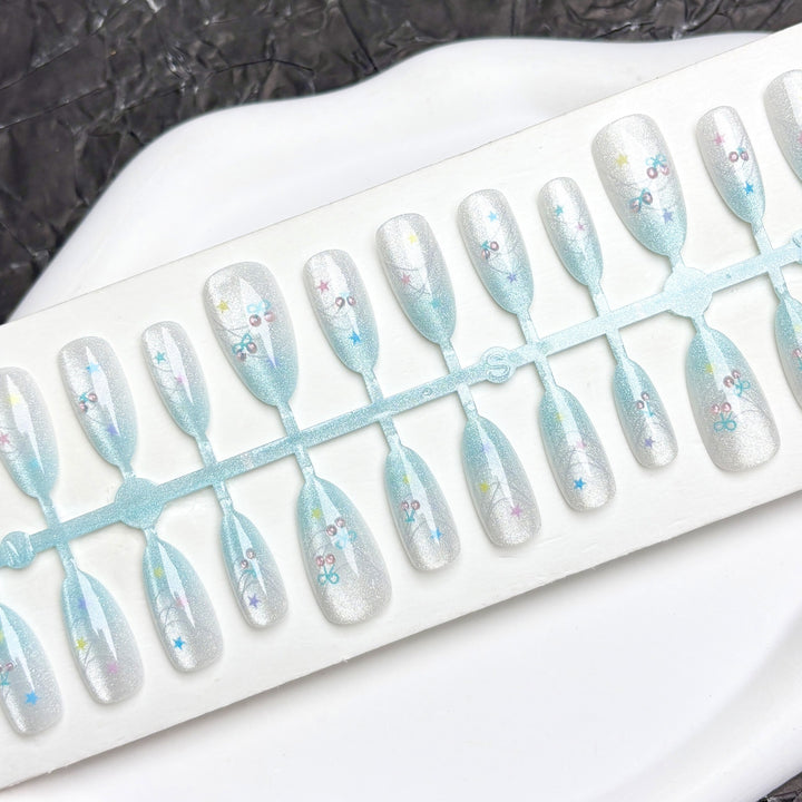 Künstlerisches Funkeln Press-On Nageldesign
