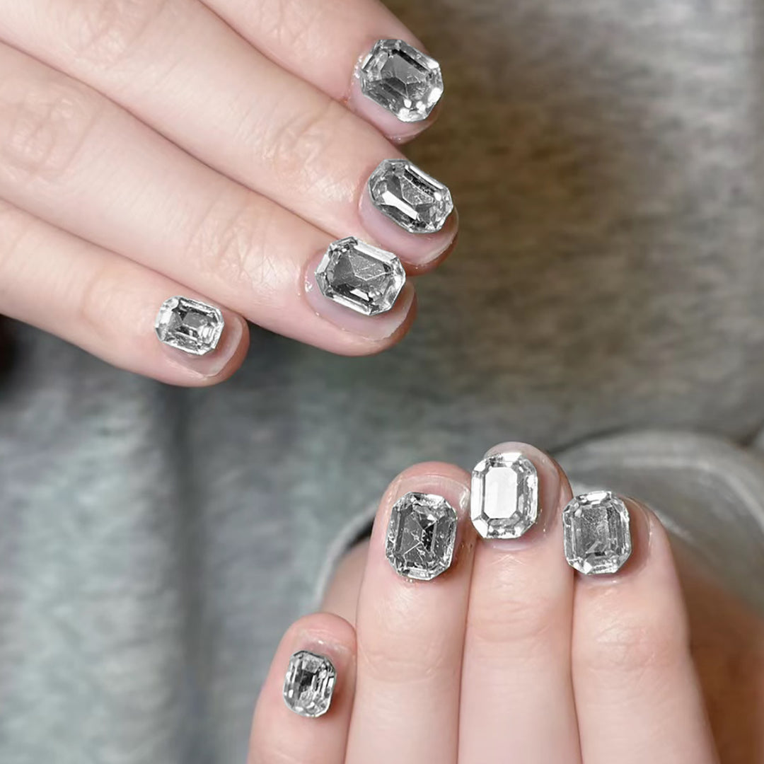 Glamouröse mit Strass verzierte Press-On Nägel Karnz
