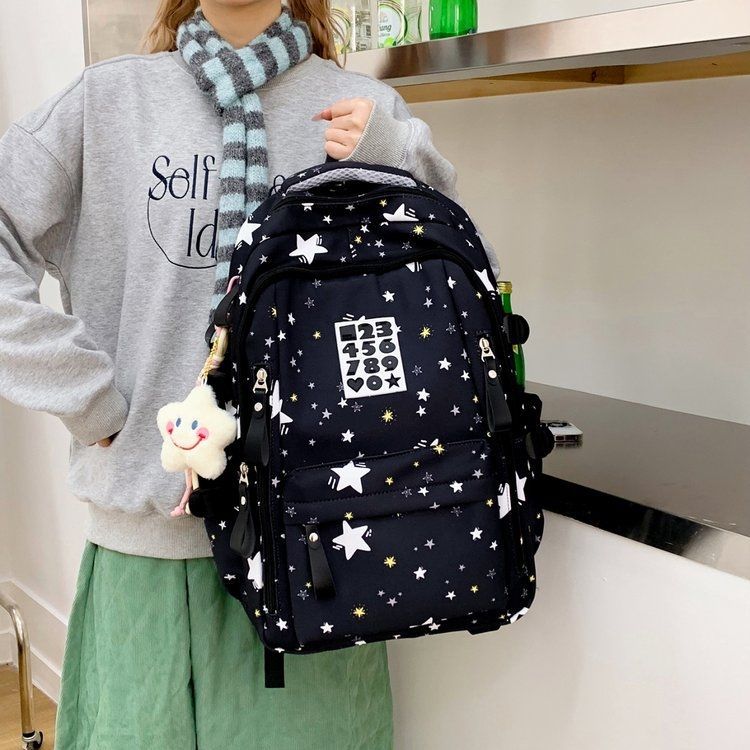 Verspielter Rucksack mit Sternenmotiven und Praktischen Funktionen Karnz