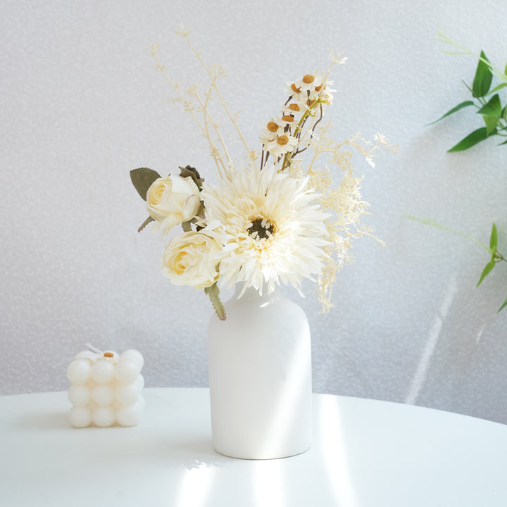 Elegante getrocknete Blumenarrangement