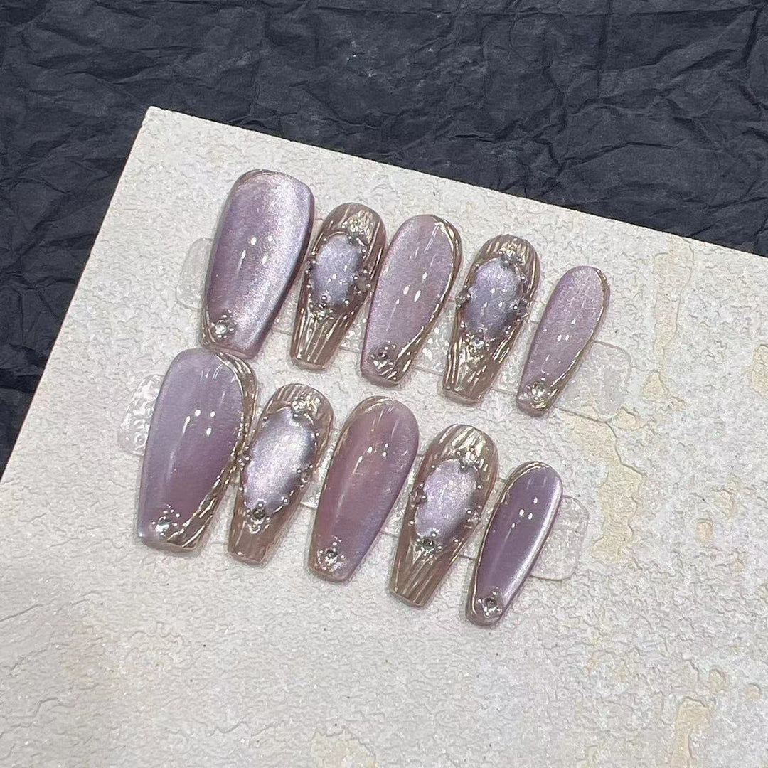 Elegantes Press-On Nail Set mit künstlerischem Metallic-Design Karnz