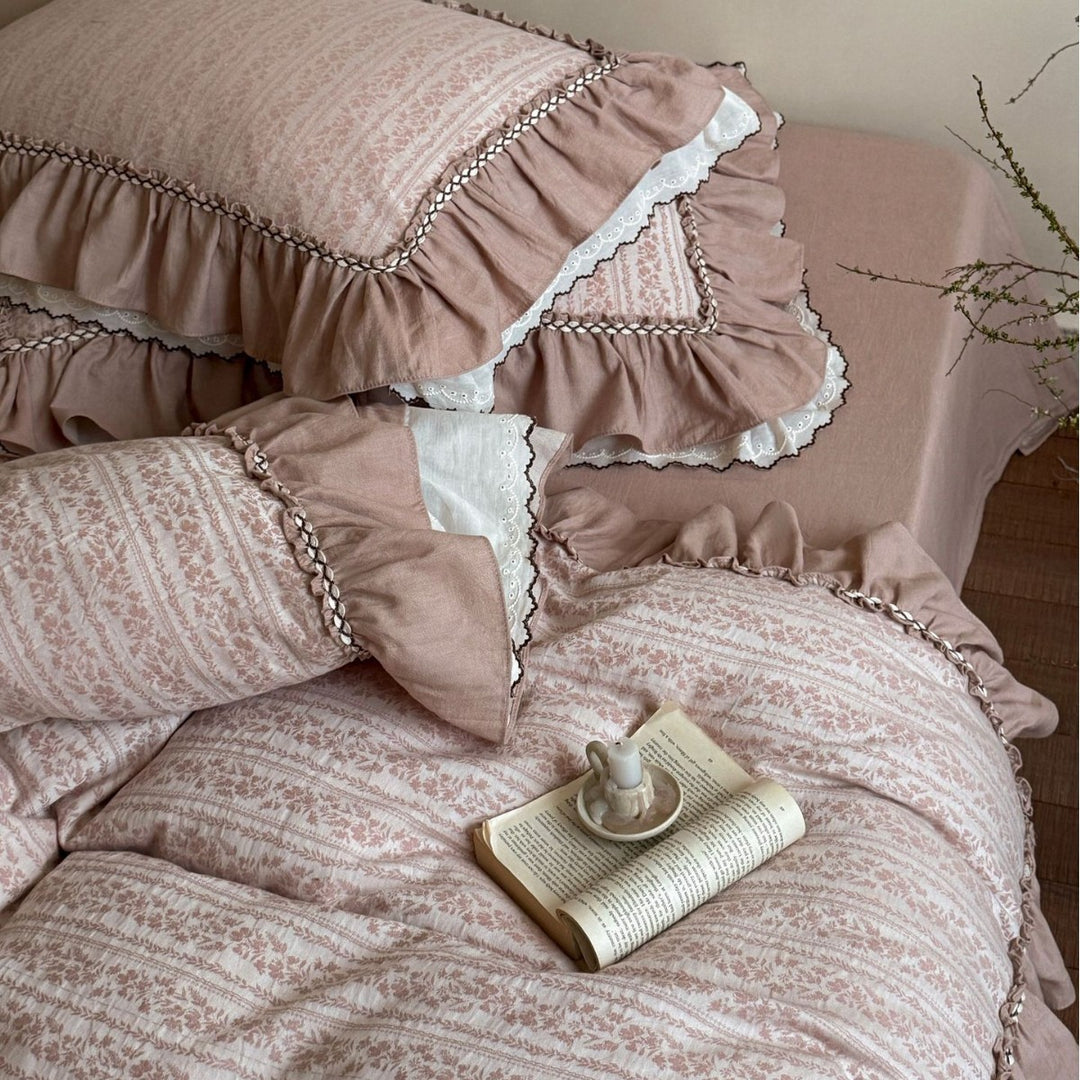 Bettwäsche-Set mit Vintage-Rüschen, Wendebezug und leichter Steppdecke