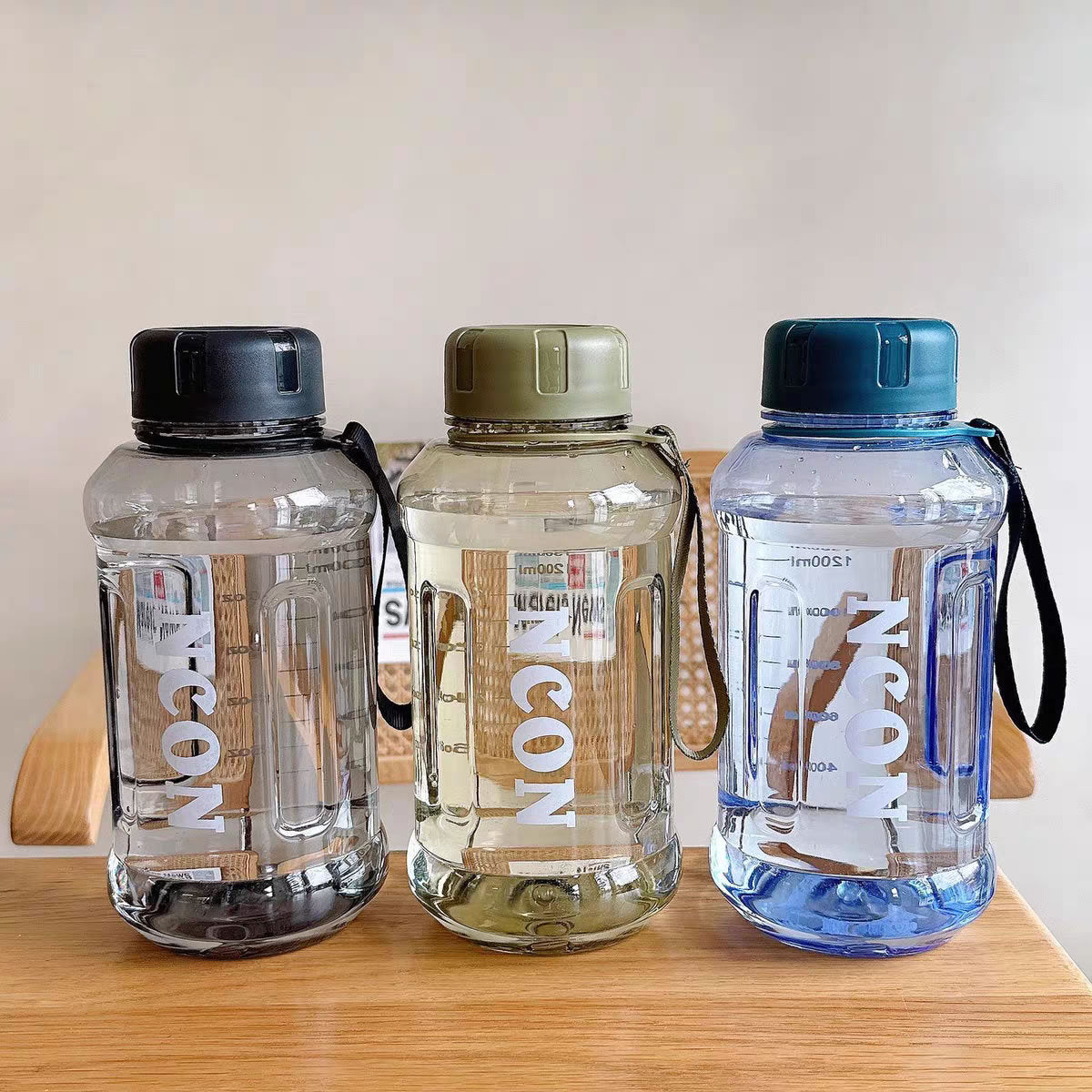 Damen Transparente Trinkflasche mit praktischem Tragegriff Karnz