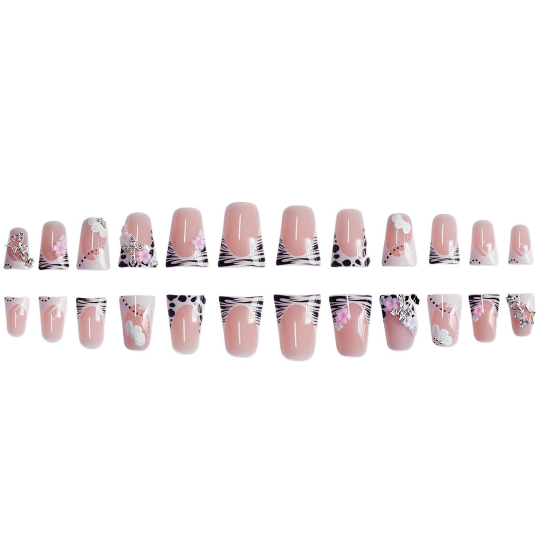 Künstlerische Nagelkunst Karnz