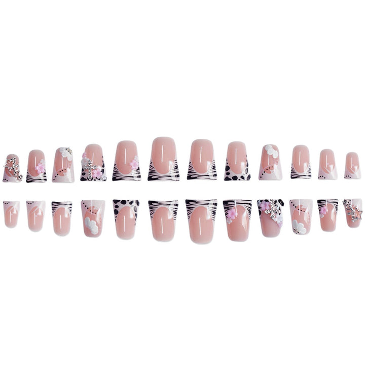 Künstlerische Nagelkunst Karnz