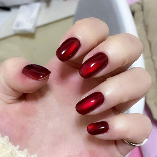 Glänzendes Press-On-Nagelset mit einzigartiger Form