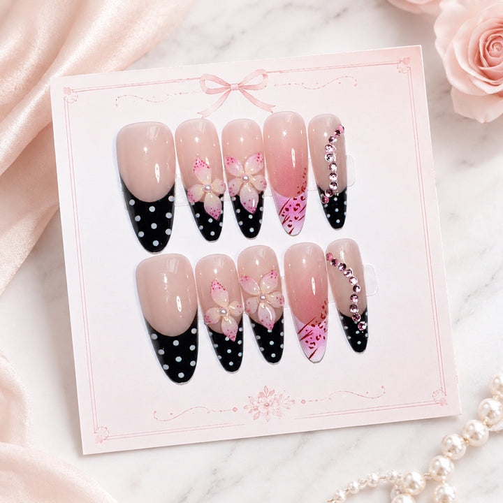 Premium Nagelstecker mit floralen Motiven Karnz