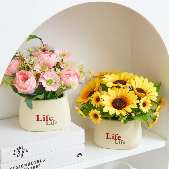 Lebensechte Dekorative Blumenanordnung
