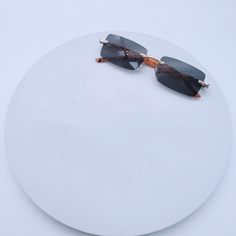 Damen modische rechteckige Sonnenbrille mit einzigartigem Gestaltungsmerkmal Karnz