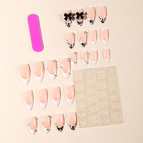 Elegante Stiletto Nagelkunstverlängerungen mit dekorativen Schleifen Karnz