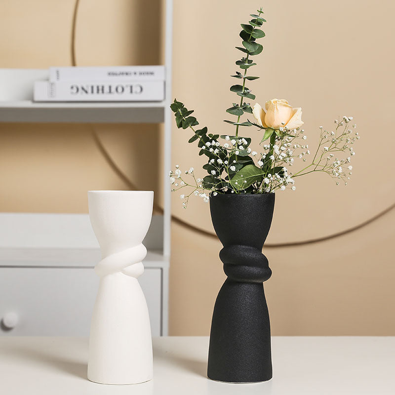 Elegante und zeitgenössische Keramikvase Karnz