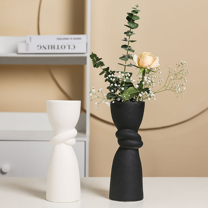 Elegante und zeitgenössische Keramikvase Karnz