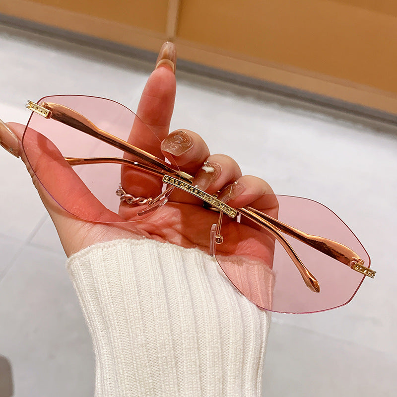 Damen extravagante Sonnenbrille mit funkelnden Akzenten Karnz