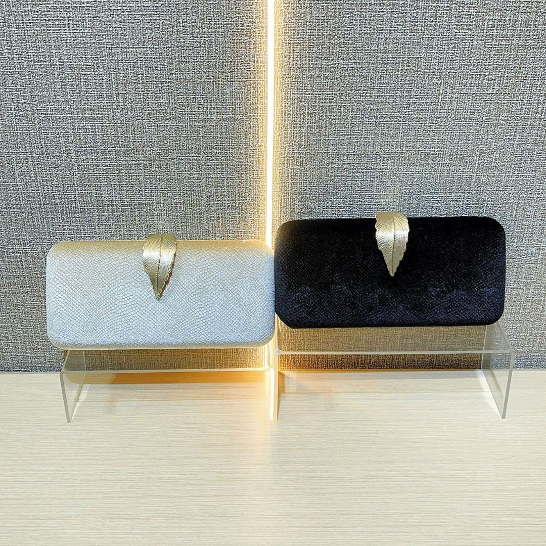 Elegante Clutch für den Abend mit Blatt-Akzent