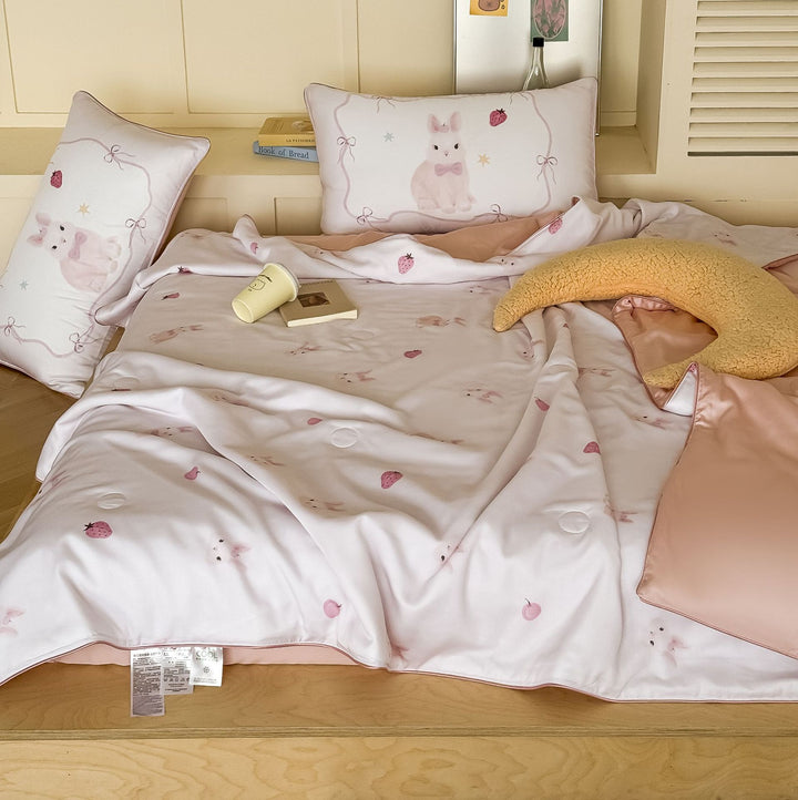 Mädchenhaftes Bettwäscheset mit Kaninchen-Illustration und satinierter Paspel