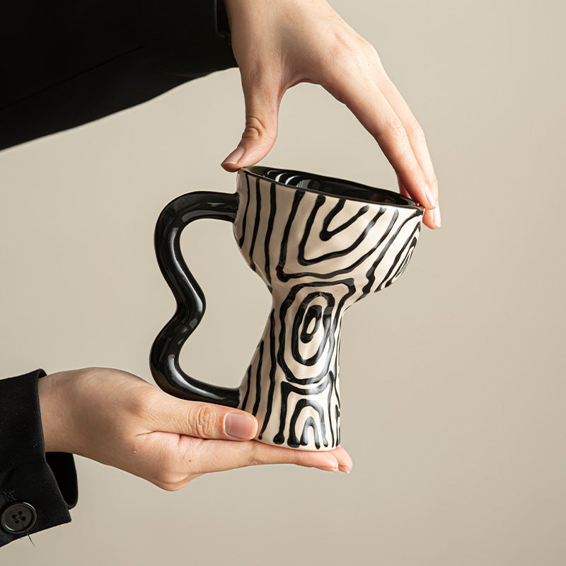 Künstlerische blumenförmige Keramikkaffeetasse