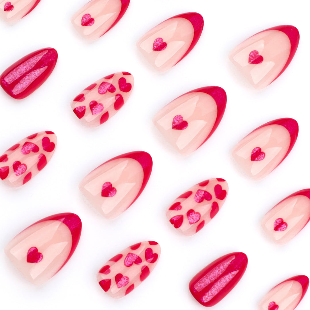 Kunstvolle Coole Nagelkunst mit Herzen Karnz