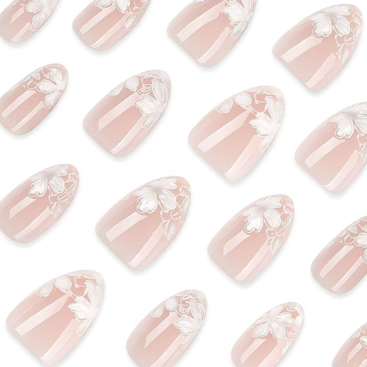 Elegante florale Nagelkunst