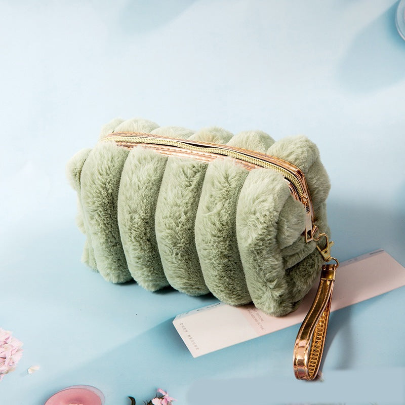 Elegante gestepptes Plüsch-Clutch