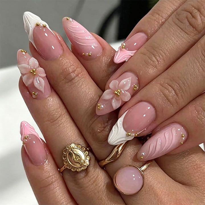 Kunstvolle Nagelspitzen mit Herbstmotiven Karnz