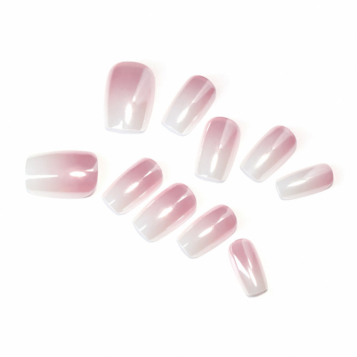 Künstliche Nagelverlängerungen im eleganten Ombre-Design Karnz