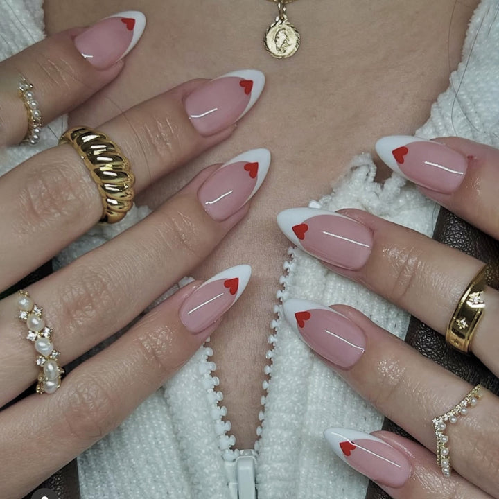 Elegante und kreative Nagelmodellage Karnz