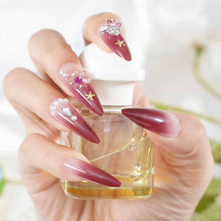 Dekoratives Strass-Stiletto-Nagelset Karnz