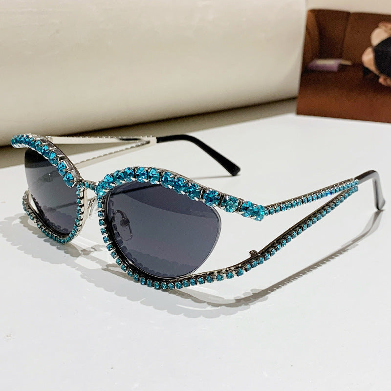 Damen Glamouröse Sonnenbrille mit funkelnden Kristallakzenten Karnz