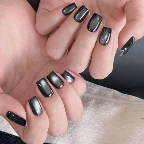 Glänzende Stiletto Press-On-Nagelverzierungen Karnz