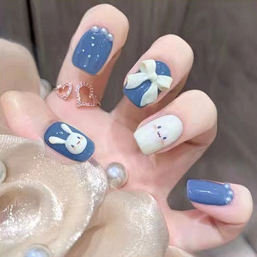 Kunstnagelset mit niedlichen 3D Motiv und luxuriösen Verzierungen Karnz