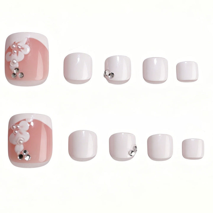 Kunstnagelset mit eleganten Blumen-Design und Glitzerakzenten Karnz