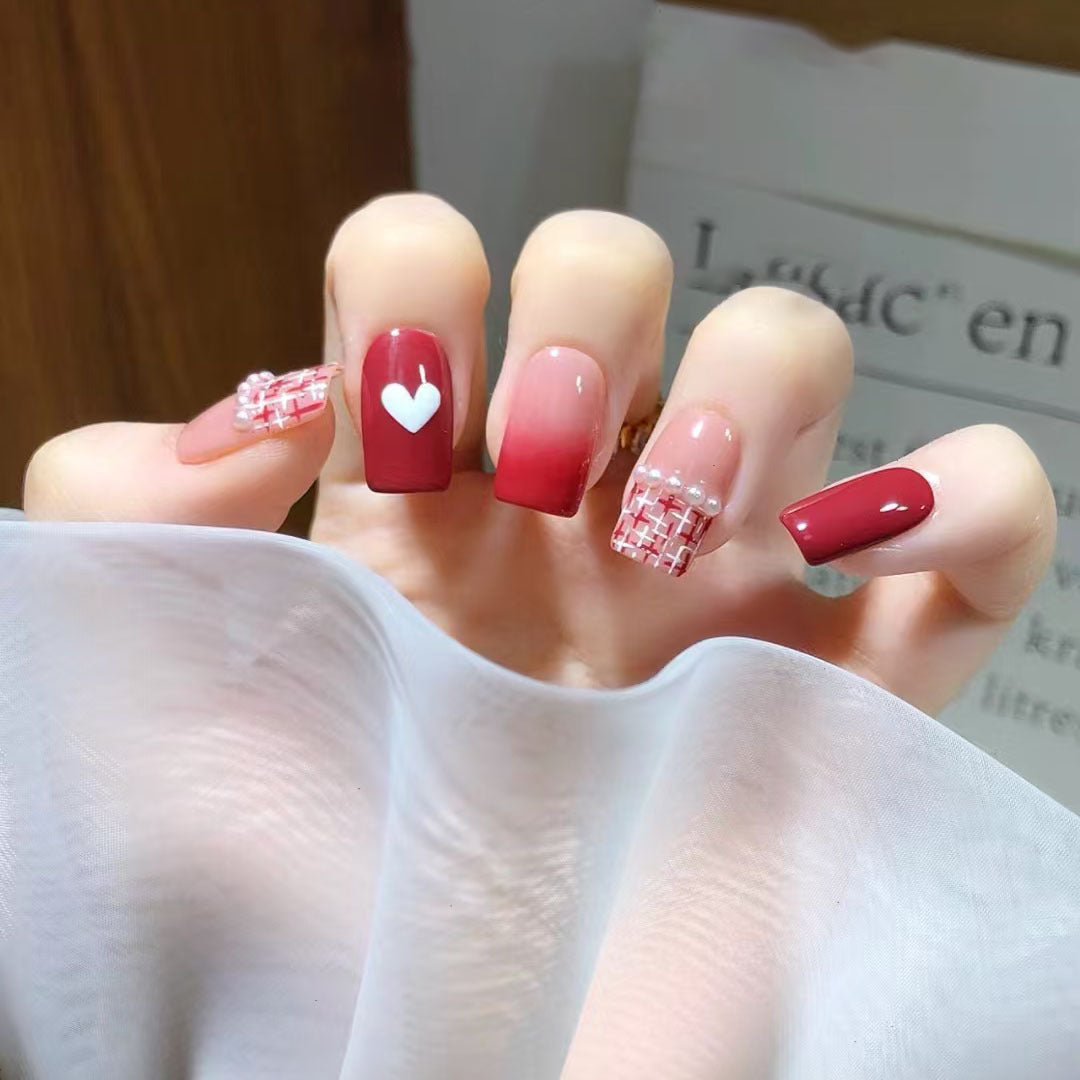 Stylisches Herz- und Ombre-Nagelkunst-Set