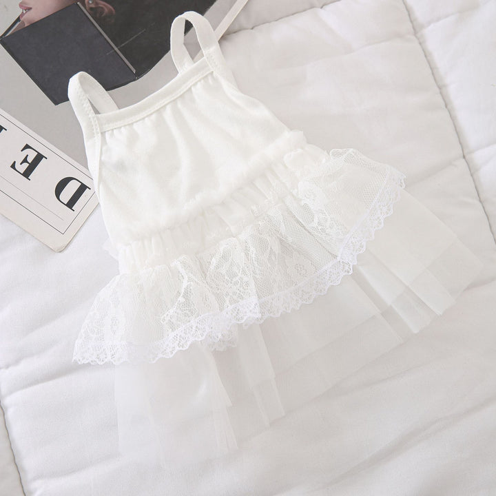 Säuglings-Tüllkleid mit Spitzenbesatz und Stufenärmelchen
