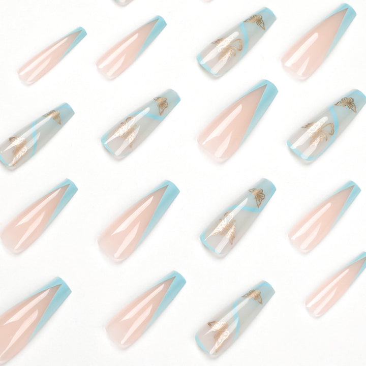 Künstliche Nagelverlängerungen im eleganten Stil mit floralem Design Karnz