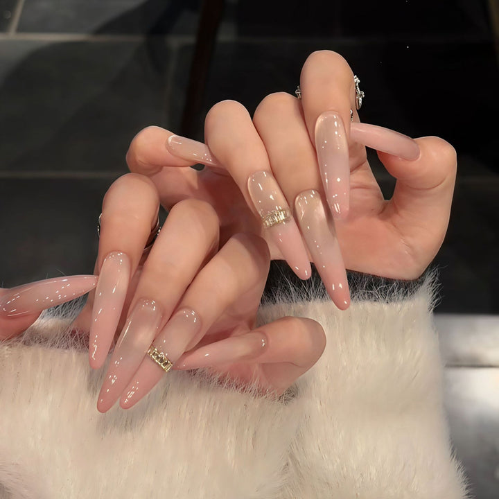 Glamouröse Kunstnägel mit Eleganter Glitzer- und Strass-Applikation Karnz