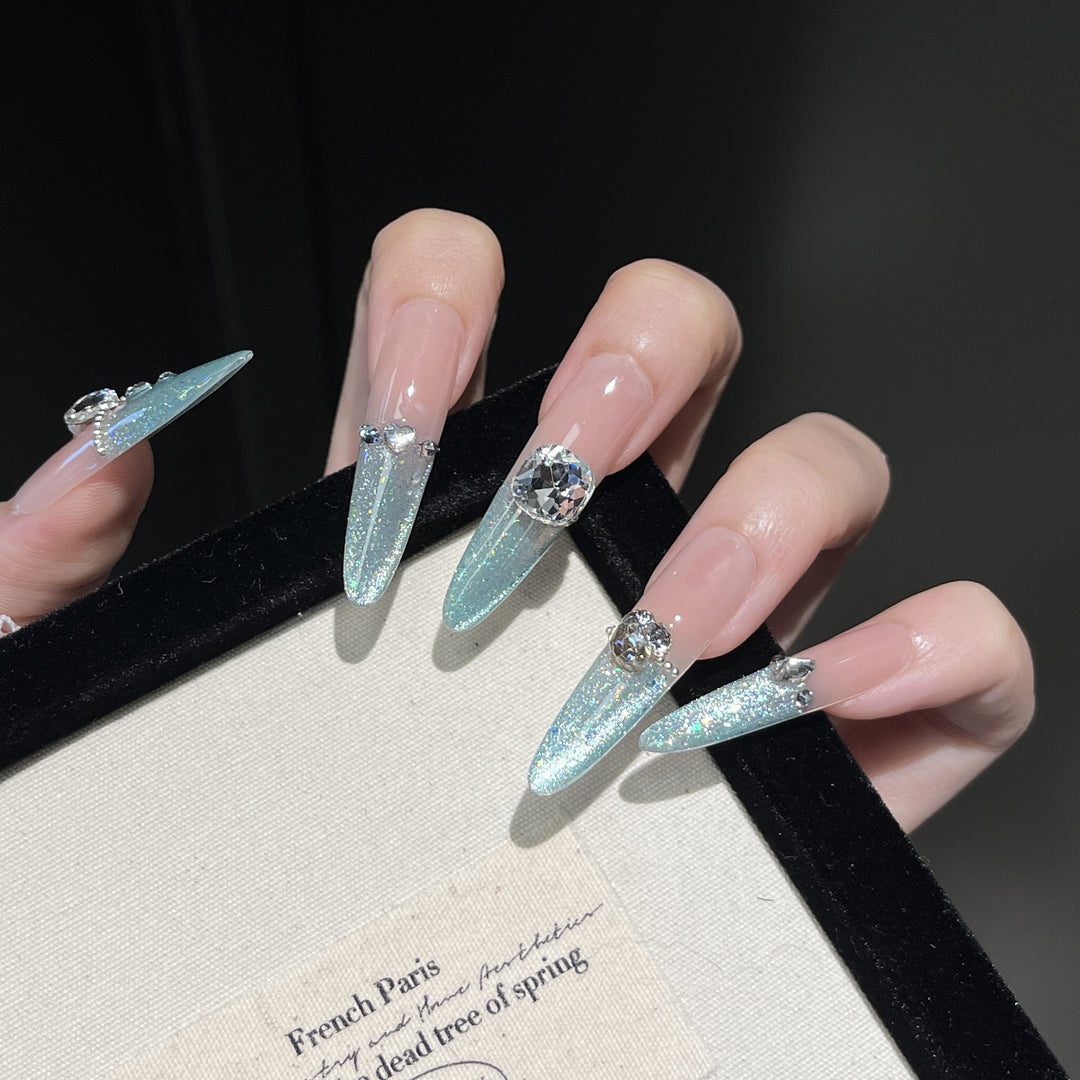 Glamouröse kristallverzierte Stiletto Press-On-Nagelerweiterungen Karnz