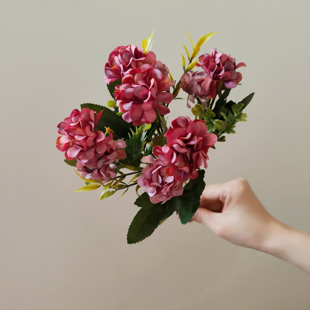 Romantische Blumenarrangement