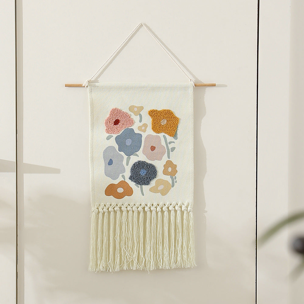 Wandbehang aus gewebter Baumwolle mit Punch-Needle Blumenrelief und Fransen Karnz