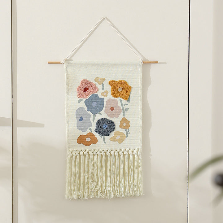 Wandbehang aus gewebter Baumwolle mit Punch-Needle Blumenrelief und Fransen Karnz