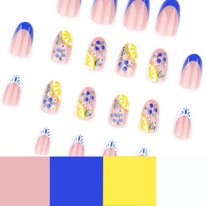 Kreative Nagelkunst mit floralem Design Karnz