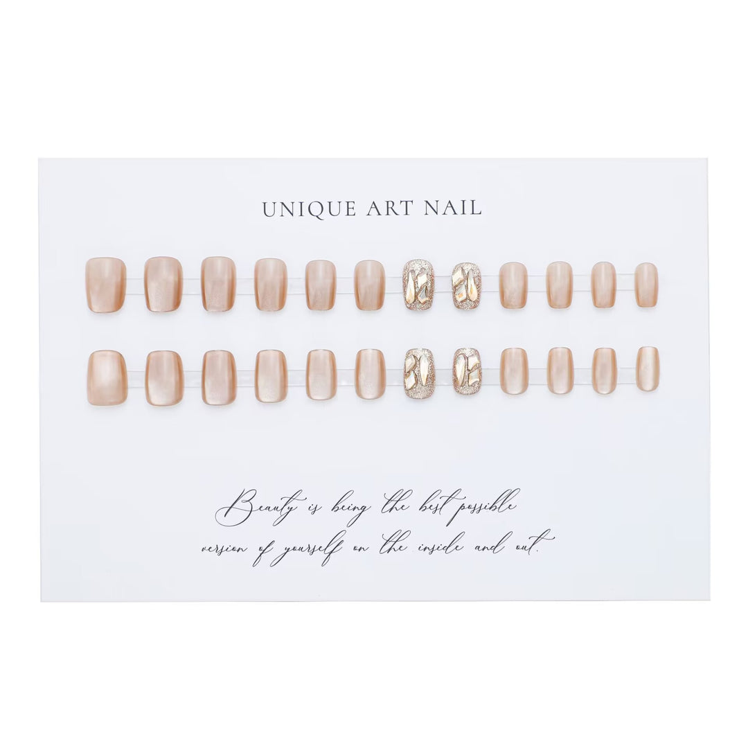 Glamouröse dekorative Nagelkunstverlängerungen Karnz