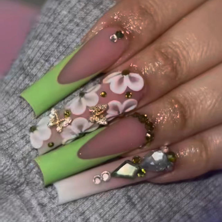 Blumengestützte Press-On Nail Art Karnz