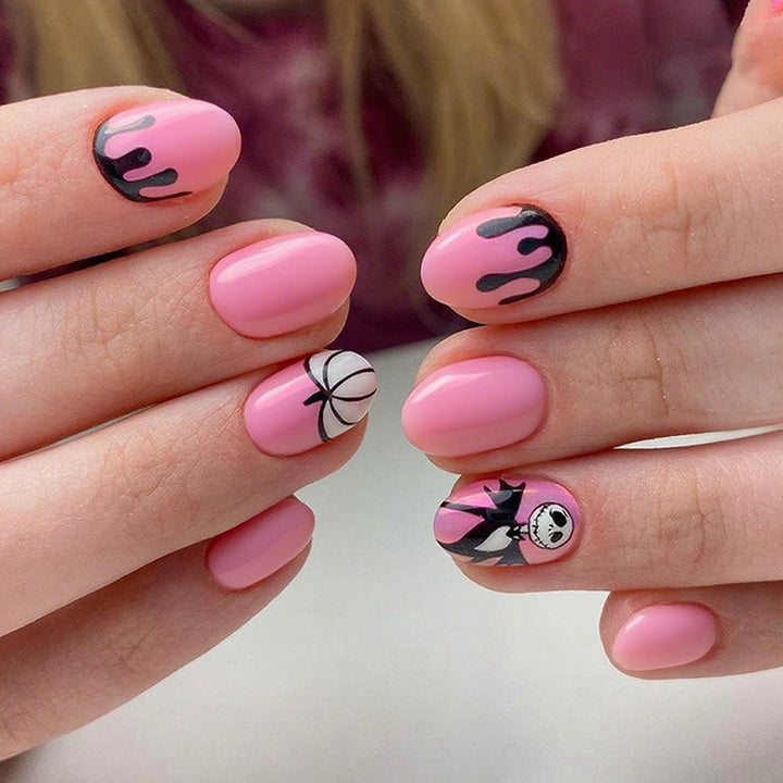Kunstnagelset mit einzigartigen Halloween-Designs Karnz