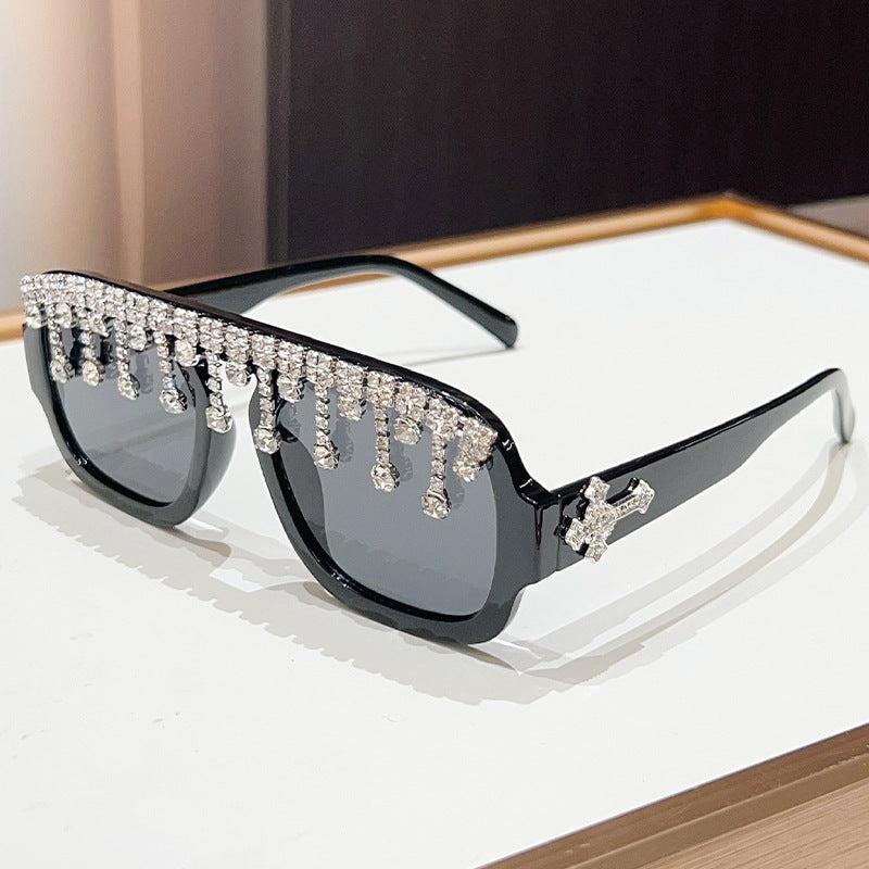 Glamouröse kristallverzierte Sonnenbrille Karnz