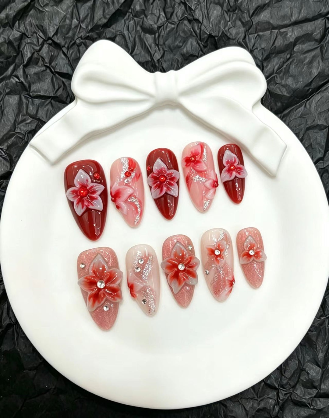 Floral Design Press-On Nail Art Set mit 3D Blumenakzenten