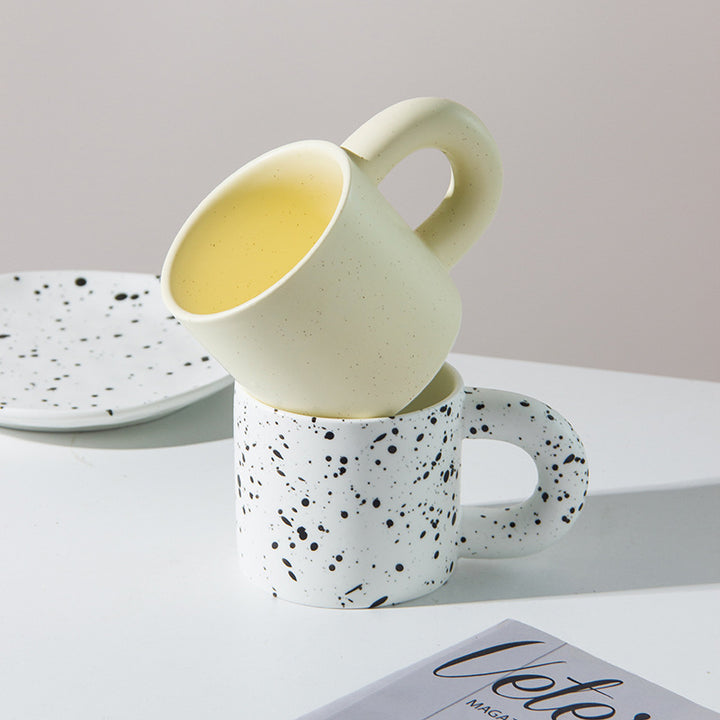 Künstlerische Keramiktasse