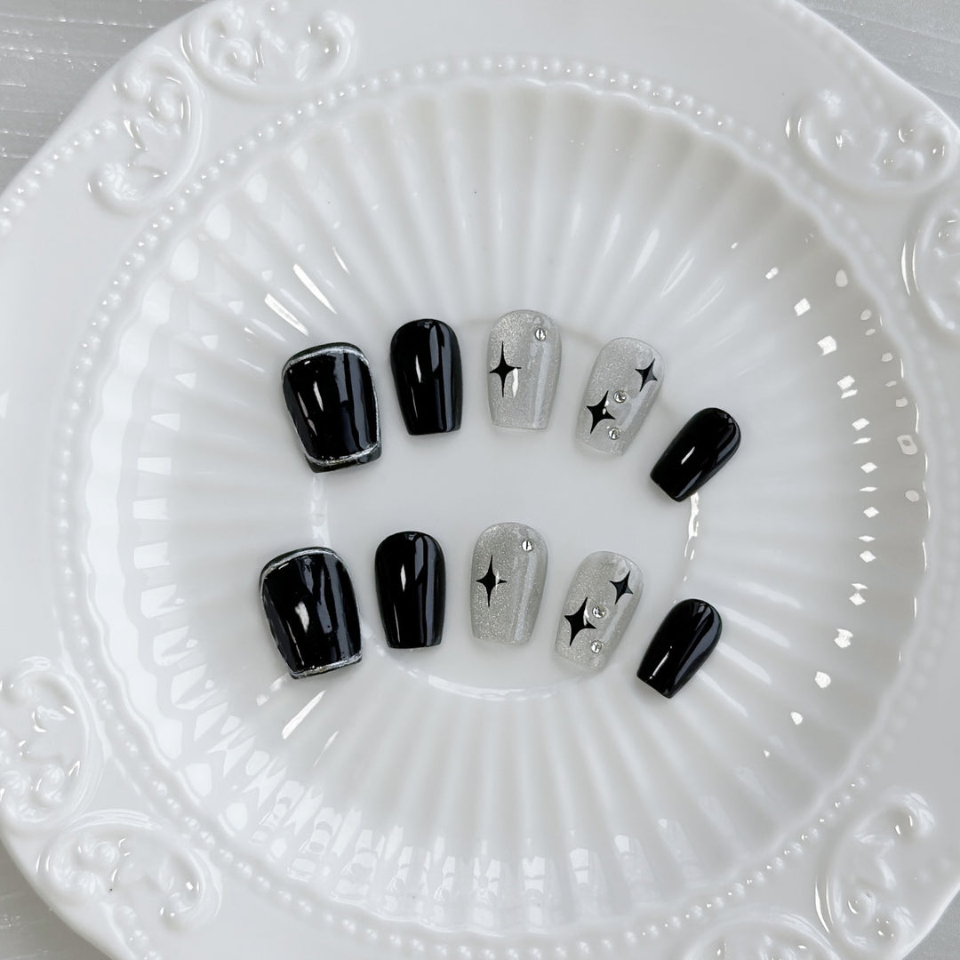 Glamouröse Press-On-Nagelset mit schimmernden metallischen Akzenten