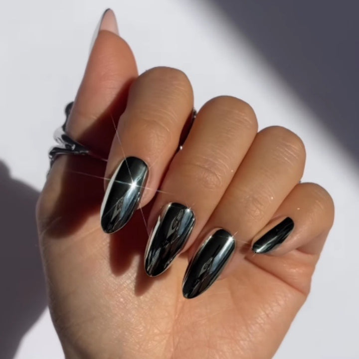 Glänzende schwarze Stiletto Press-On Nägel Karnz